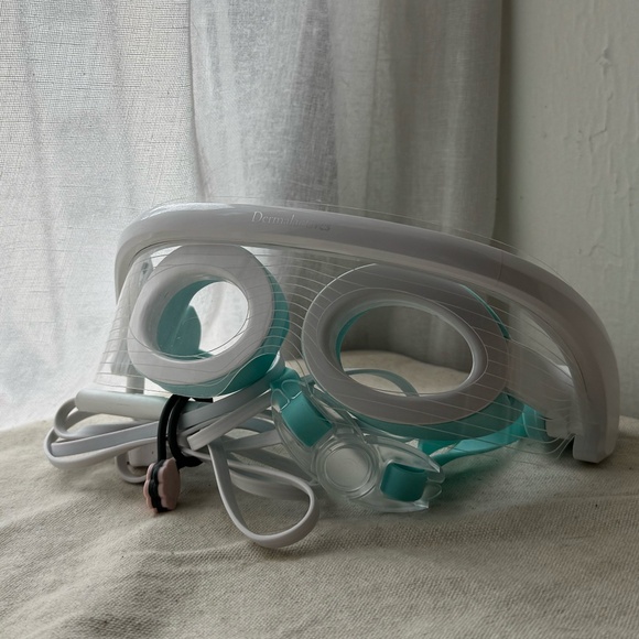 Dermalactives LED Face Mask - Picture 3 of 9